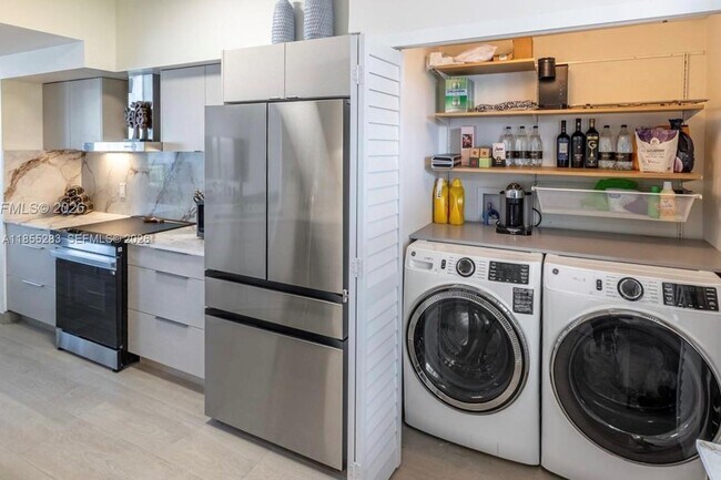 Building Photo - 3255 NE 184th St