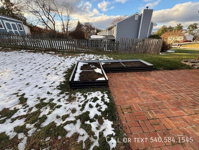 Building Photo - 136 Grimes St