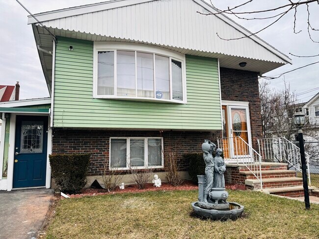 Building Photo - 55 Woodlawn Ave