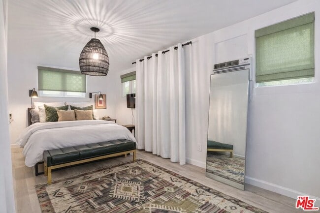 Building Photo - 2427 N Gower St