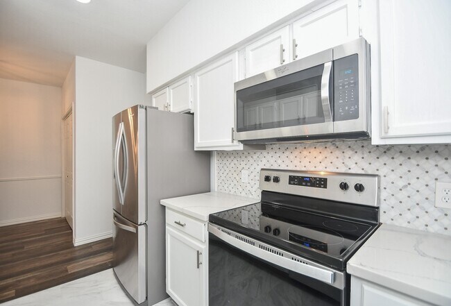 Building Photo - 718 Country Pl Dr