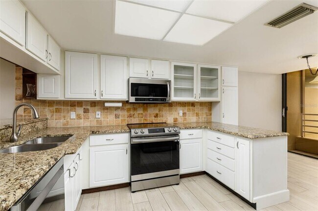Building Photo - 2775 Kipps Colony Dr S
