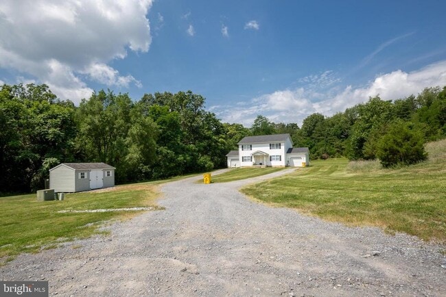 Building Photo - 84 Dozer Ln