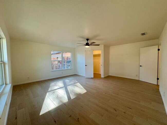Building Photo - 1005 Las Vacas St