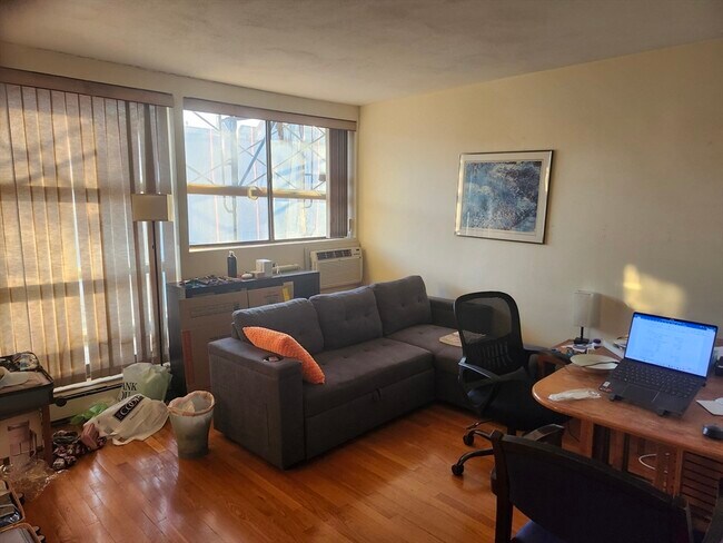 Building Photo - 1643 Cambridge St