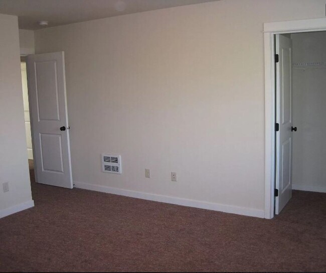 Building Photo - 5702 Bass Dr