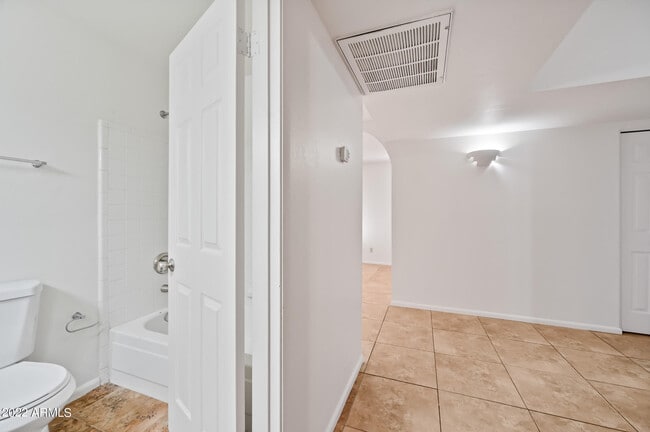 Building Photo - 2602 W Winchcomb Dr