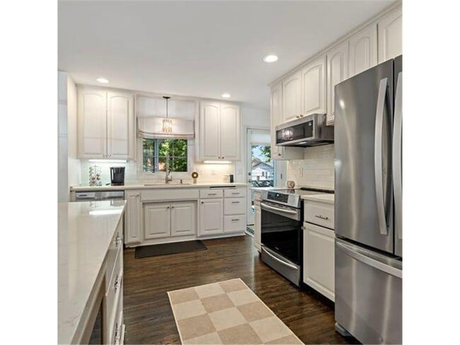 Building Photo - 4520 Vandervork Ave