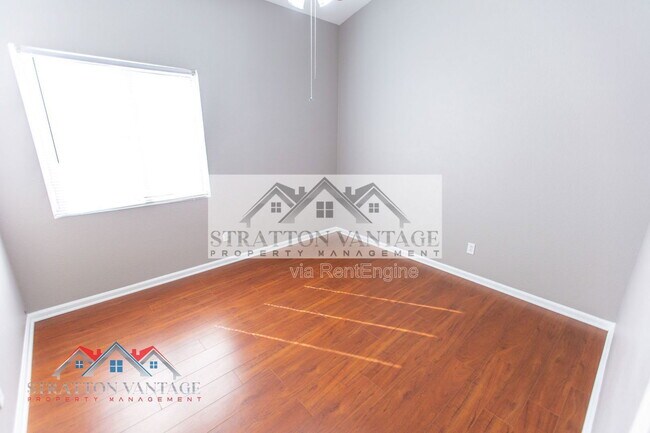 Building Photo - 1015 E Brentrup Dr