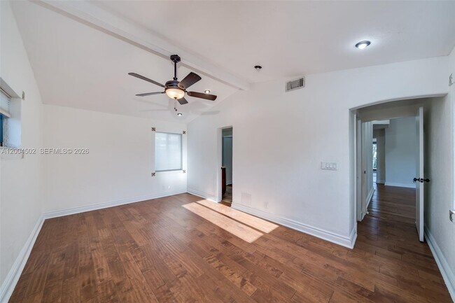 Building Photo - 1704 SW 5th Ct