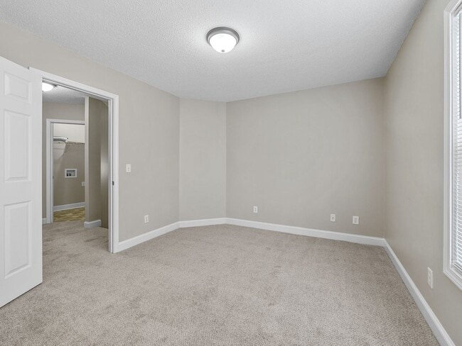 Building Photo - Freshly Renovated 2 BR, 2.5 BA Townhome Ce...