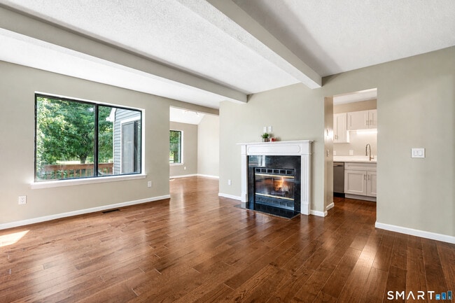 Building Photo - 6 Wild Rose Ct