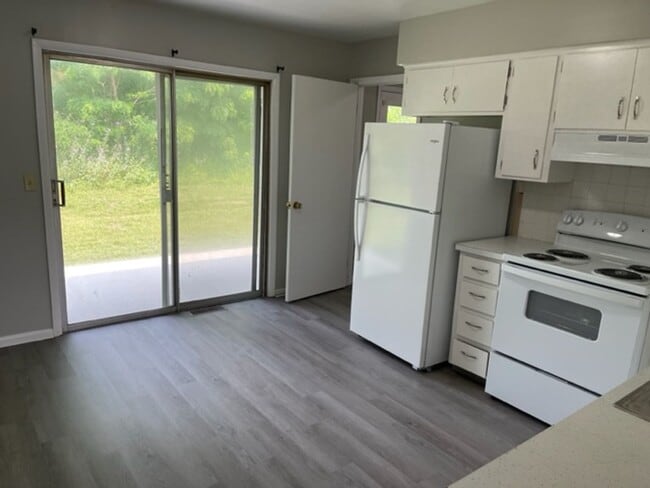 Building Photo - ONTARIO SCHOOLS - 2BR 1BA HALF DUPLEX!