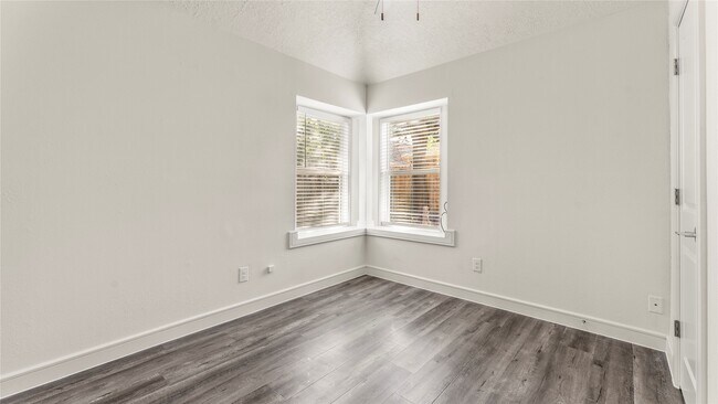 Building Photo - 2107 Charlton House Ln