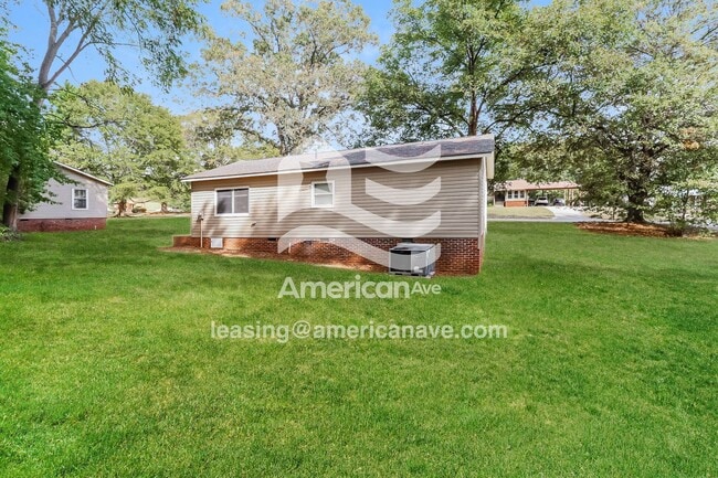 Building Photo - 111 Camellia Cir