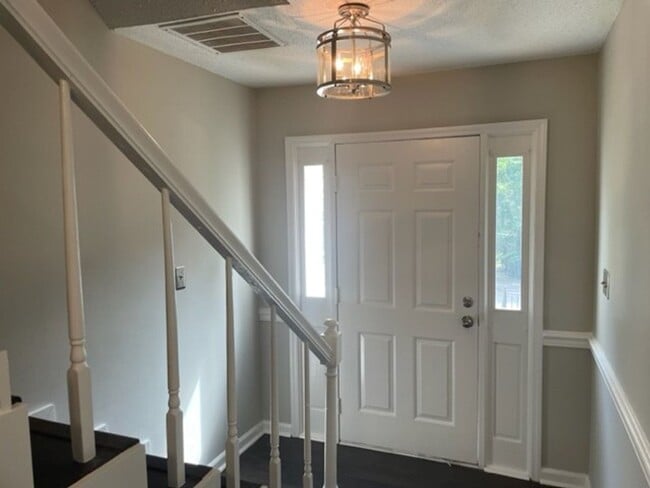 Building Photo - For Rent