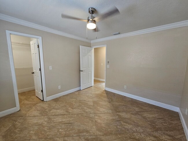 Building Photo - 3 bedroom 2 bath furnished & remodeled hom...