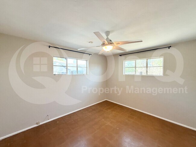 Building Photo - 2127 W San Miguel Ave
