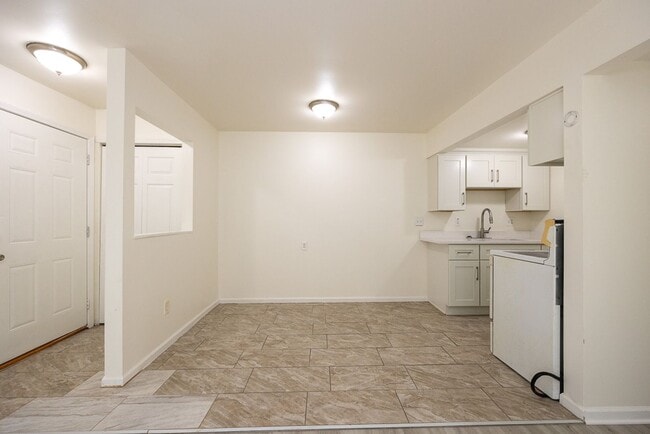 Building Photo - 22330 W Warren Ave