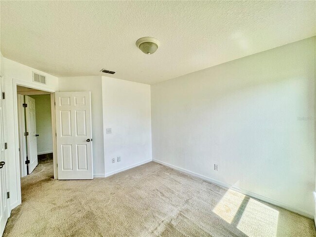 Building Photo - 1090 Woodlark Dr