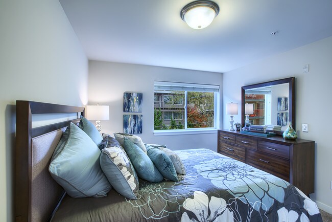 Building Photo - 3232 15th Ave W