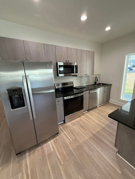 Building Photo - 3203 Memorial Ave