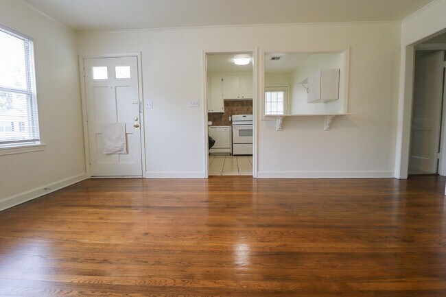 Building Photo - Beautiful Brookside duplex unit - NO PETS