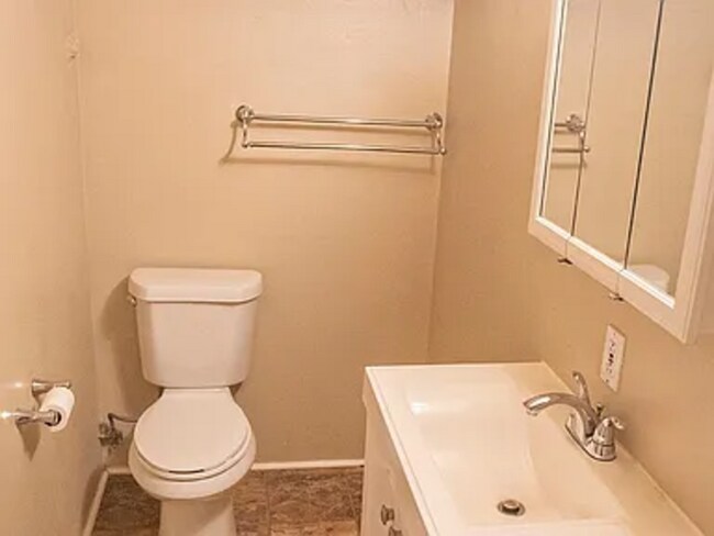 Building Photo - 1609 13th Avenue - B