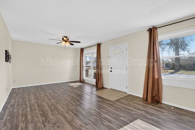 Building Photo - 36 Jamestown Dr