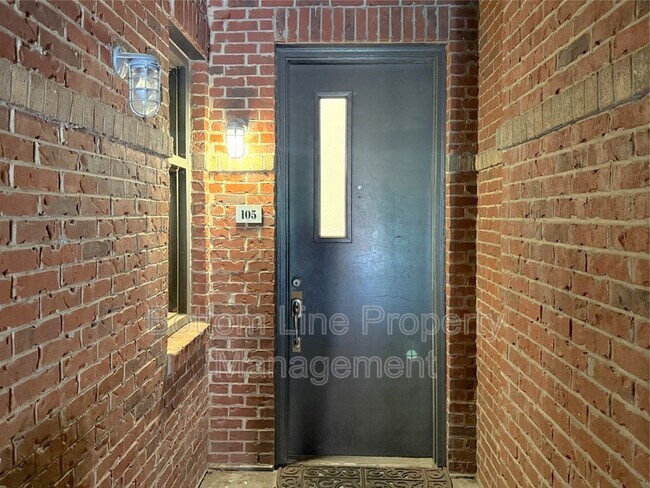 Building Photo - 1101 W 1st St