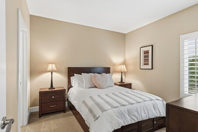 Building Photo - 223 Desert Falls Dr E