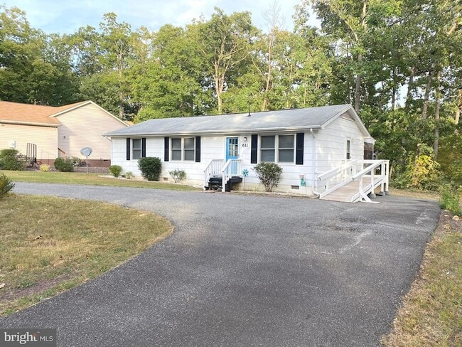 Building Photo - 611 Yorktown Blvd