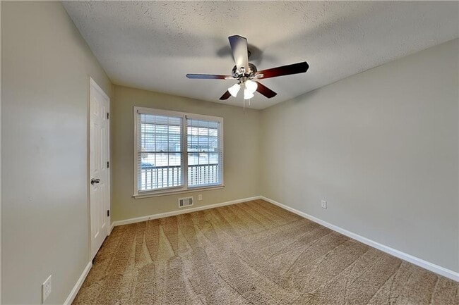 Building Photo - 351 Robin Hood Dr