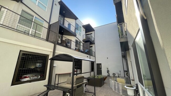 Building Photo - 1 bedroom 1 bath in SLC!