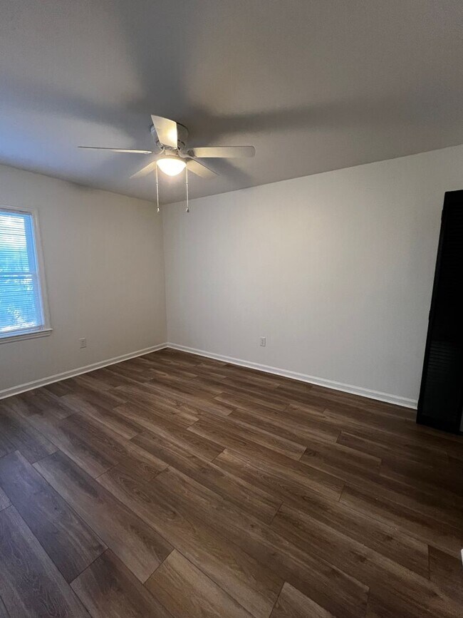 Building Photo - Charming 2-Bedroom Rental on Ladies Island