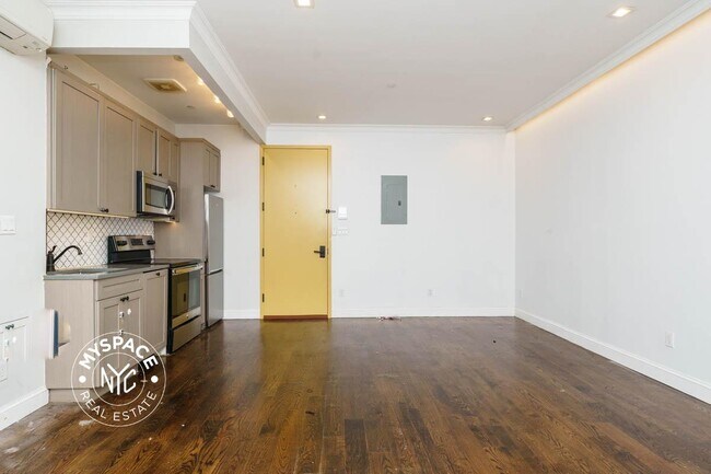 Building Photo - 60-80-80 Myrtle Ave