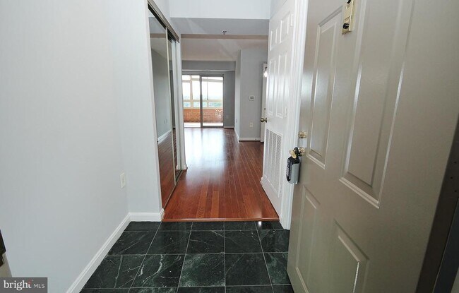 Building Photo - 2151 Jamieson Ave
