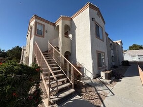 Building Photo - Modern 2bed/1.5bath  Condo nestled in a great area!