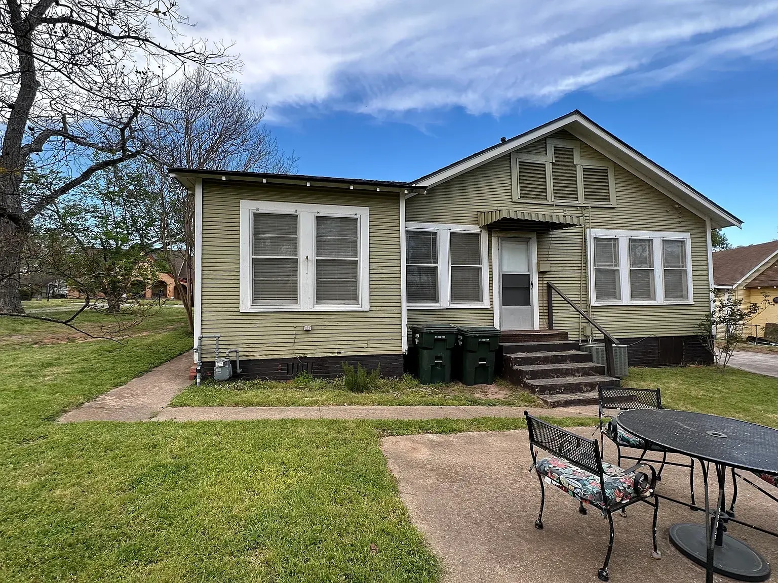 Backyard - 521 E Charnwood St