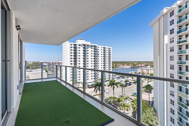 Building Photo - 3101 S Ocean Dr