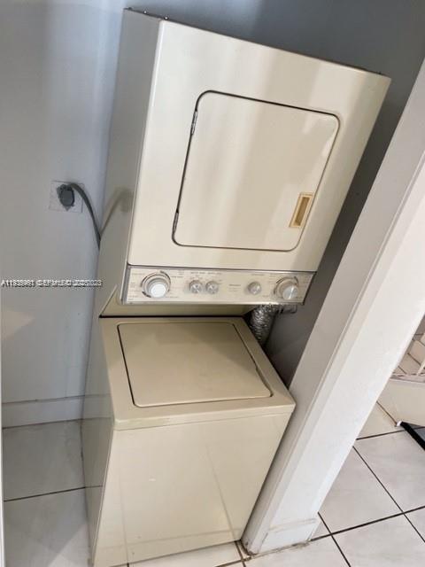 Building Photo - 9173 Fontainebleau Blvd