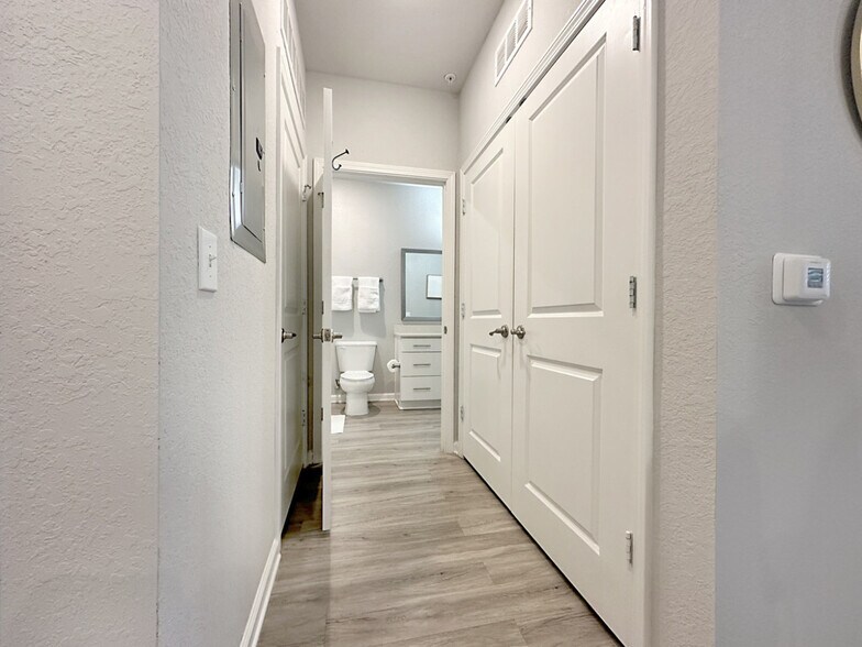 Building Photo - 2622 Flournoy Cir S