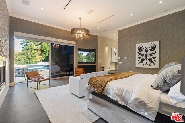 Building Photo - 2666 Hutton Dr