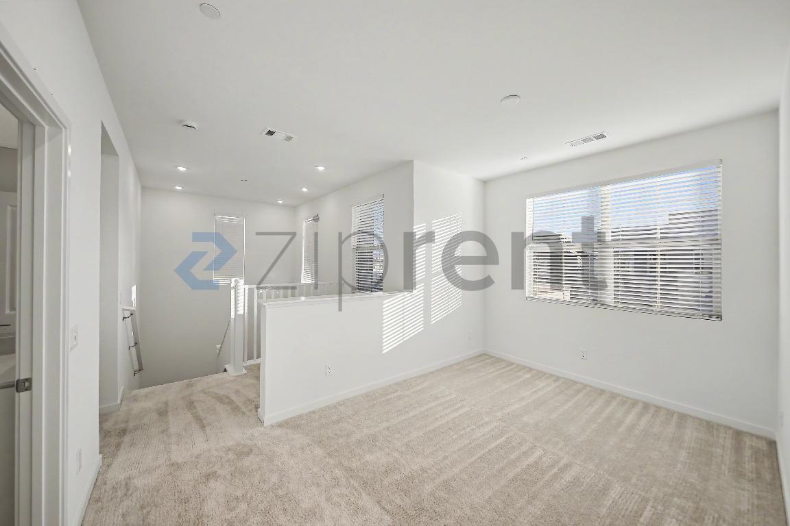 Building Photo - Unit