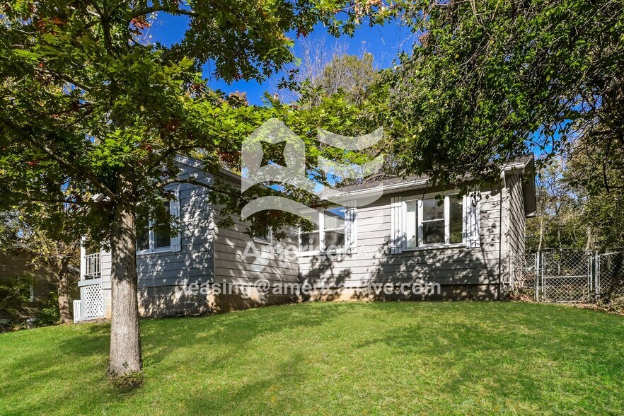 Building Photo - 111 Scott Ave