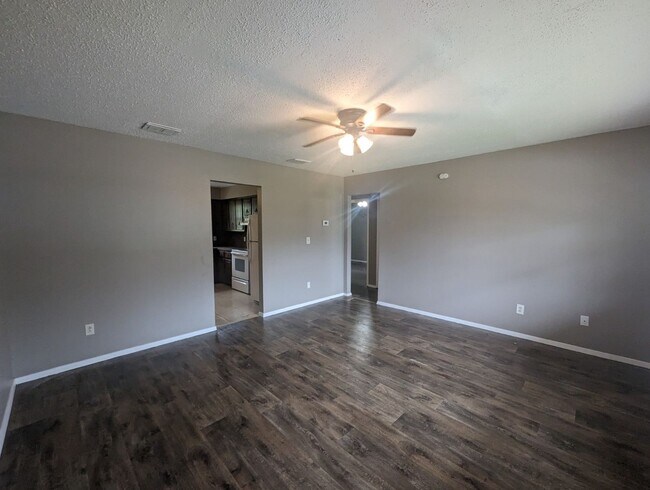 Building Photo - 130/140 Broadwater Duplex