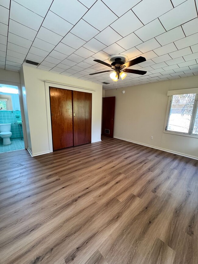 Building Photo - 11850 Schambeau Rd