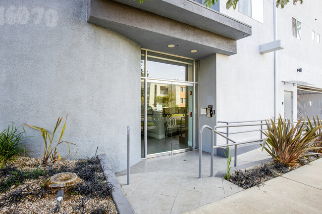 Building Photo - 16070 Sunset Blvd