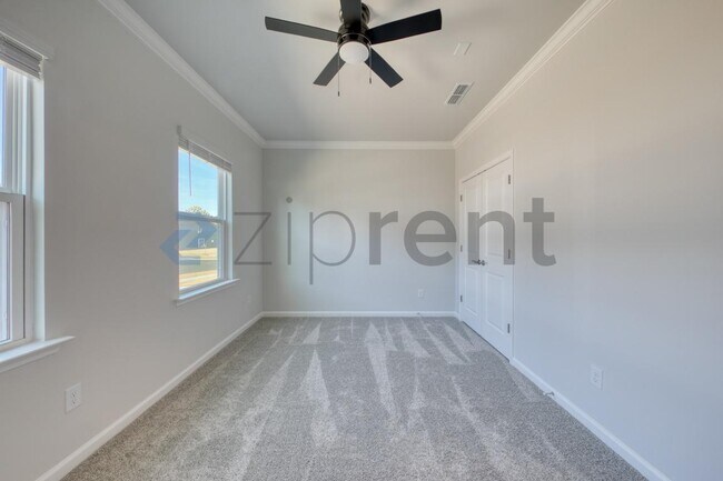 Building Photo - 1467 Hasse Ave