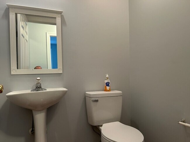 Building Photo - 268 Ceasar Pl